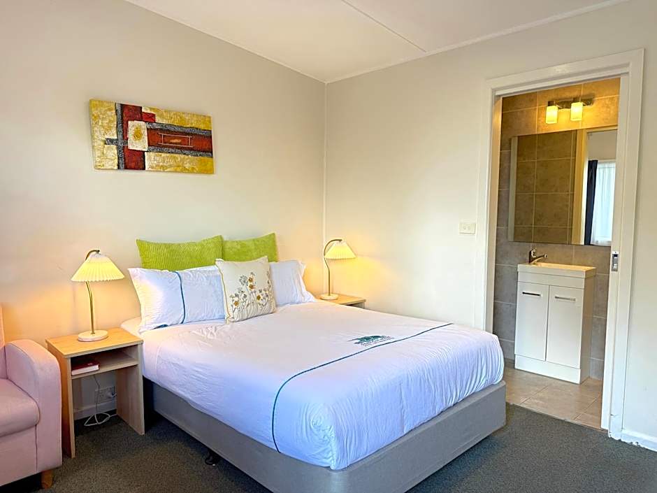 Beachcomber Motel & Apartments