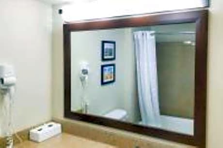 Queen Room with Two Queen Beds - Accessible/Non-Smoking