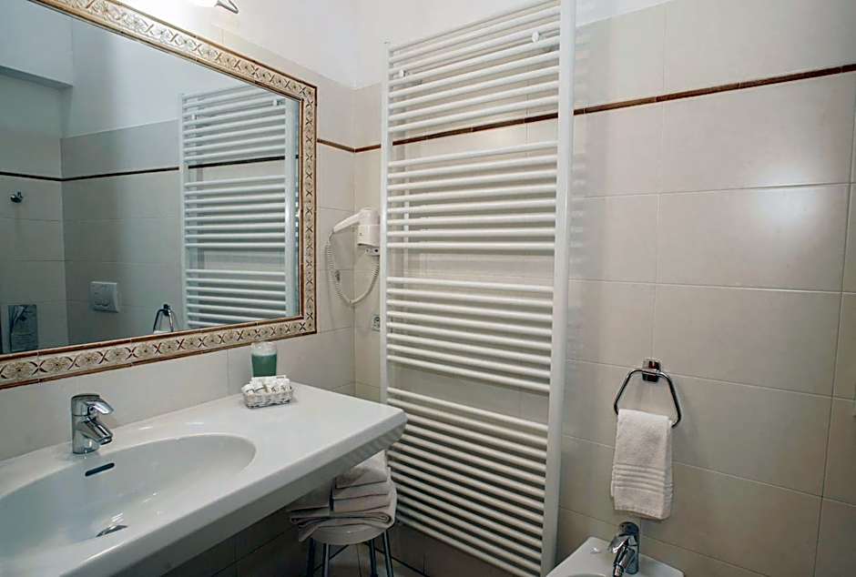 Hotel Silene Parking and Garage