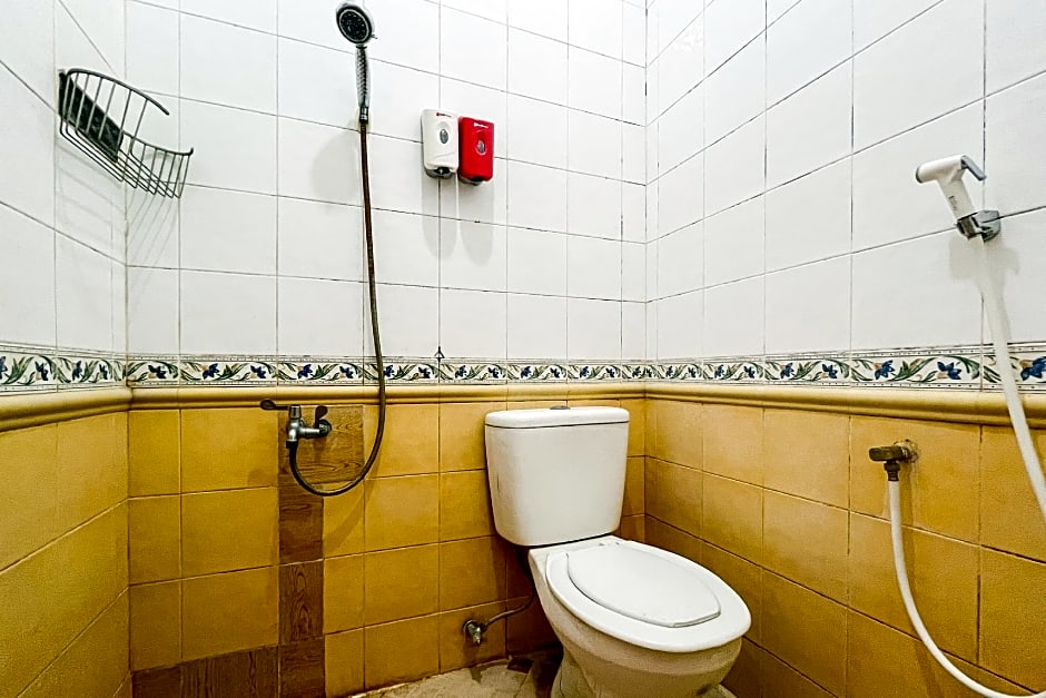 RedDoorz Syariah @ Santana Stasiun Kepanjen