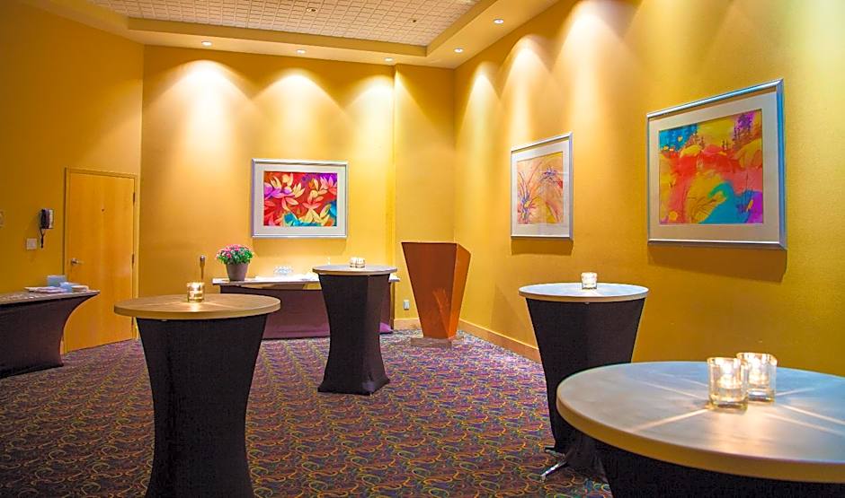 iHOTEL & Conference Centre Red Deer