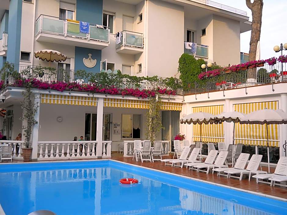 Hotel Villa dei Fiori - sul mare con piscina