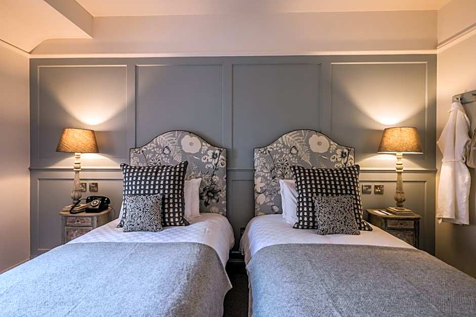 Coach & Horses Hotel