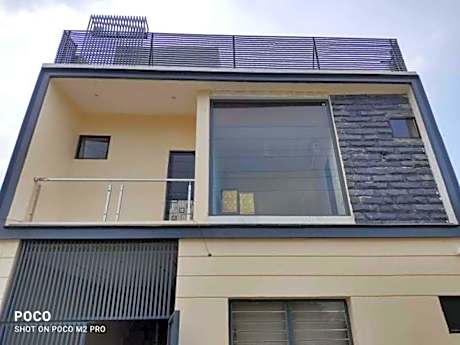 Dream Lounge | Luxury Rooms | Upto 70% Off