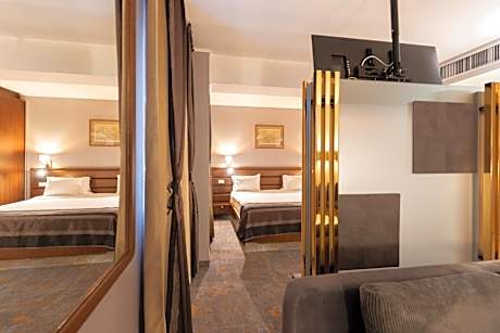 Deluxe Executive Suite