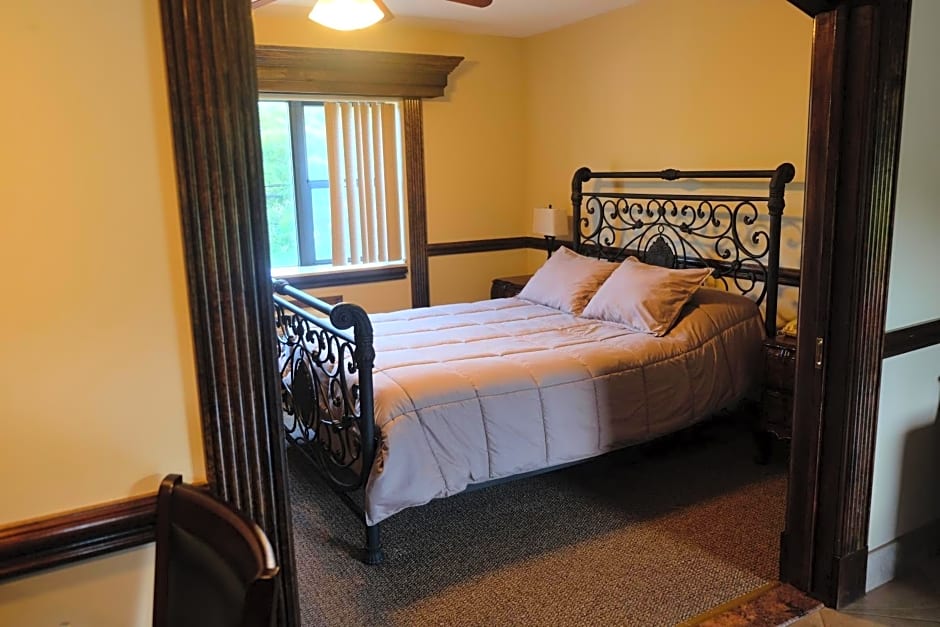 Chalet Inn & Suites