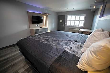 King Room - Non-Smoking