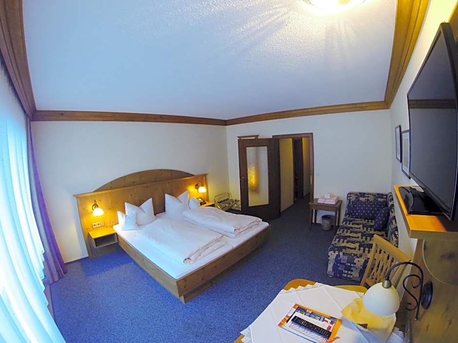 Aktivhotel & Gasthof Schmelz Ihr familienfreundliches Urlaubs Hotel mit Wellness, Almsauna, Chiemgau Karte