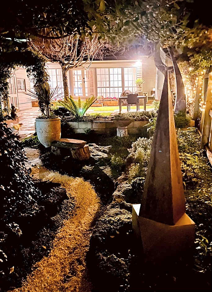 Edge17 Waterfront Apartment, plus Cottage with Garden View - Port Fairy