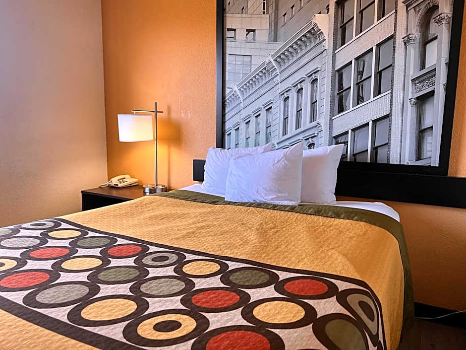 Super 8 by Wyndham Elizabethtown