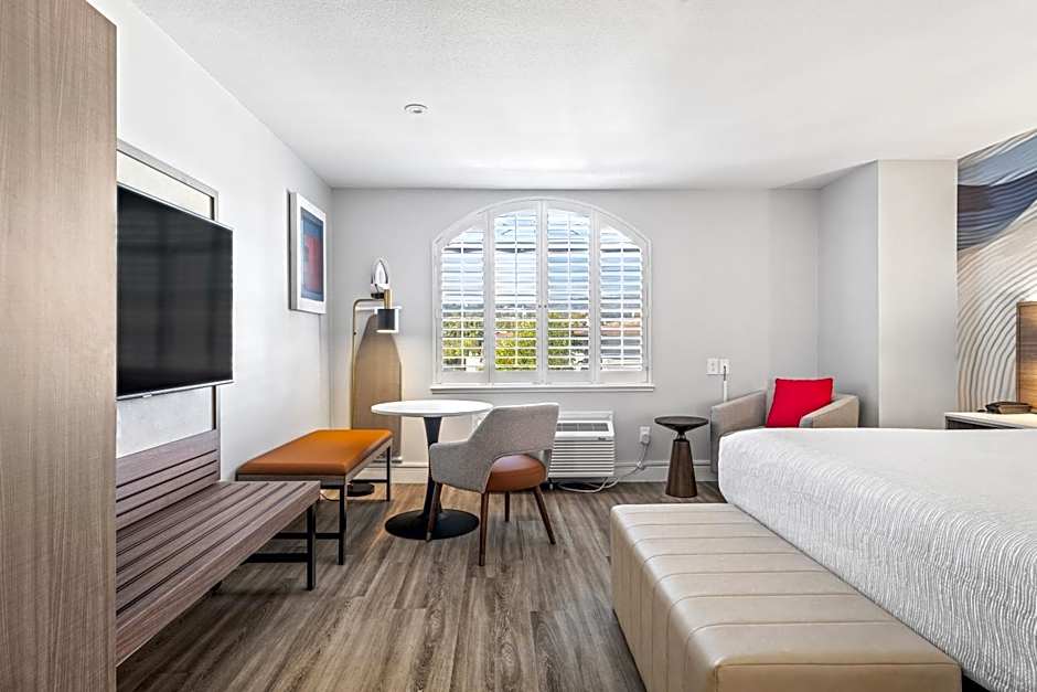 Hotel Skye San Francisco Airport SFO FREE SHUTTLE!