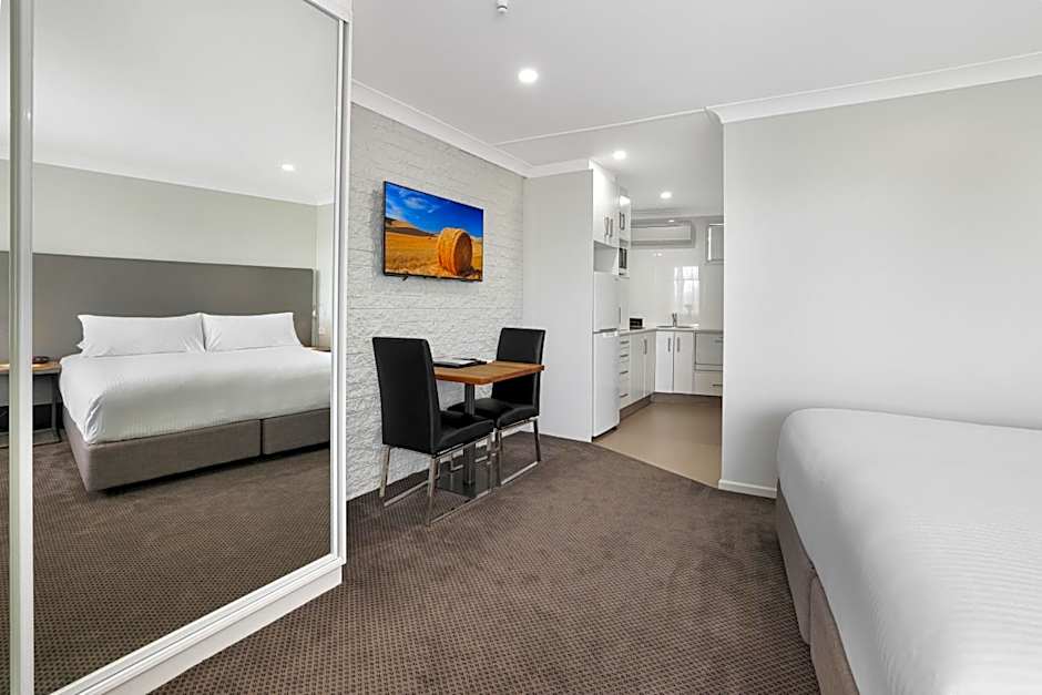 Photo 1 of 17 of The Duck Inn Apartments