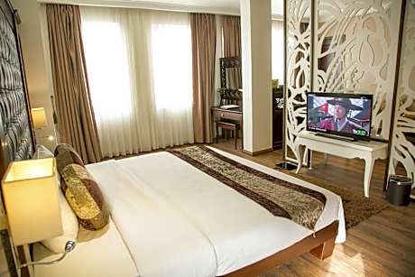 Deluxe Double Room with Bath