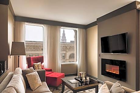 SUITE, MULTIPLE BEDS, NON SMOKING, CITY VIEW (MOBILITY ACCESSIBLE, ROLL-IN SHOWER)