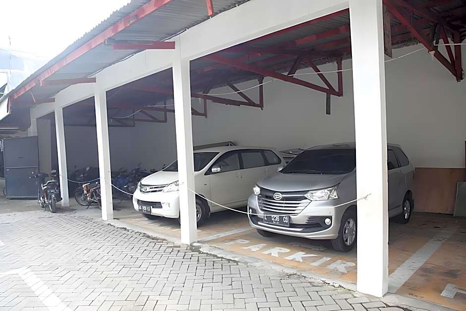 RedDoorz Plus near Galaxy Mall