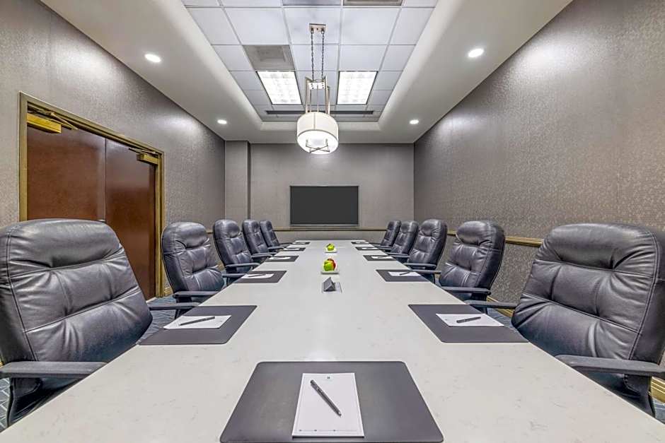 Embassy Suites by Hilton Convention Center Las Vegas