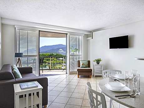 One-Bedroom Superior Apartment with Ocean View