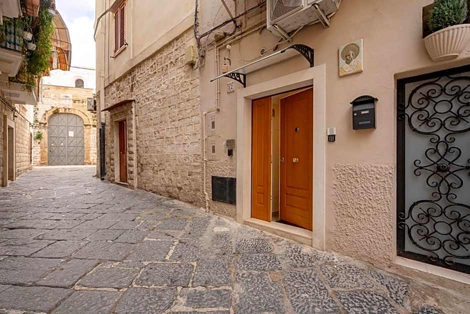 GuestHost - Number 12 Luxury Room