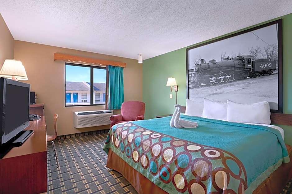 Super 8 by Wyndham Russellville