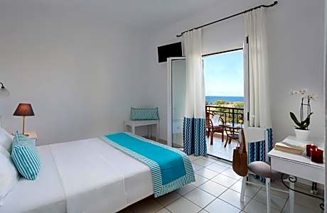 Double or Twin Room with Sea View