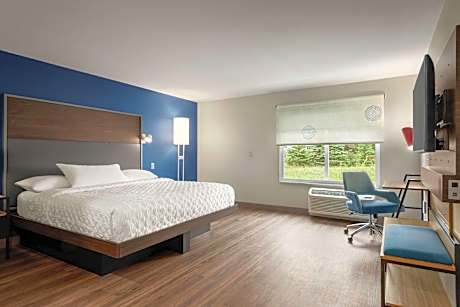 1 King Mobility/Hearing Acc Roll In Shower