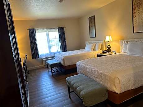 Queen Room with Two Queen Beds and Balcony - Non-Smoking