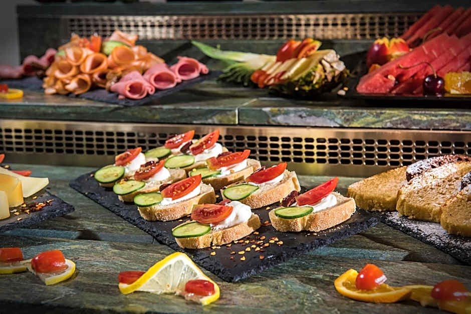 Petousis Hotel & Suites