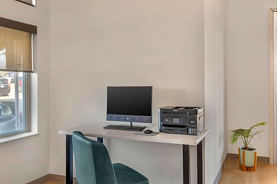 Comfort Inn & Suites Red Oak - Dallas Area