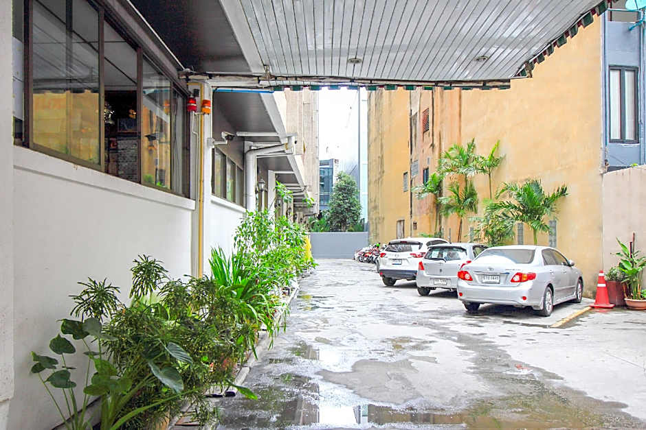 Crown Bts Nana Hotel