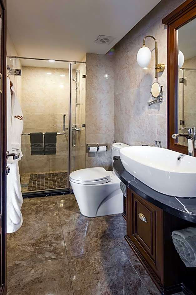 Paradise Elegance Cruise Halong