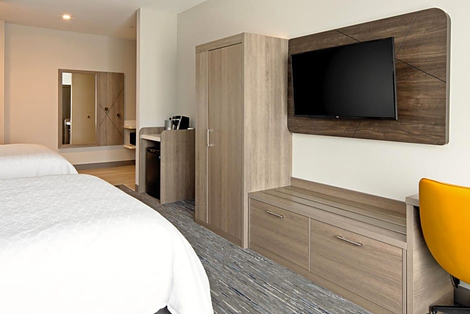 Holiday Inn Express & Suites - Palm Desert - Millennium By IHG