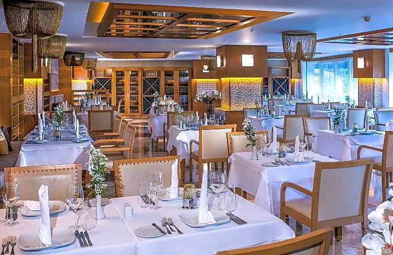 GRAVEL HOTELS SELECT