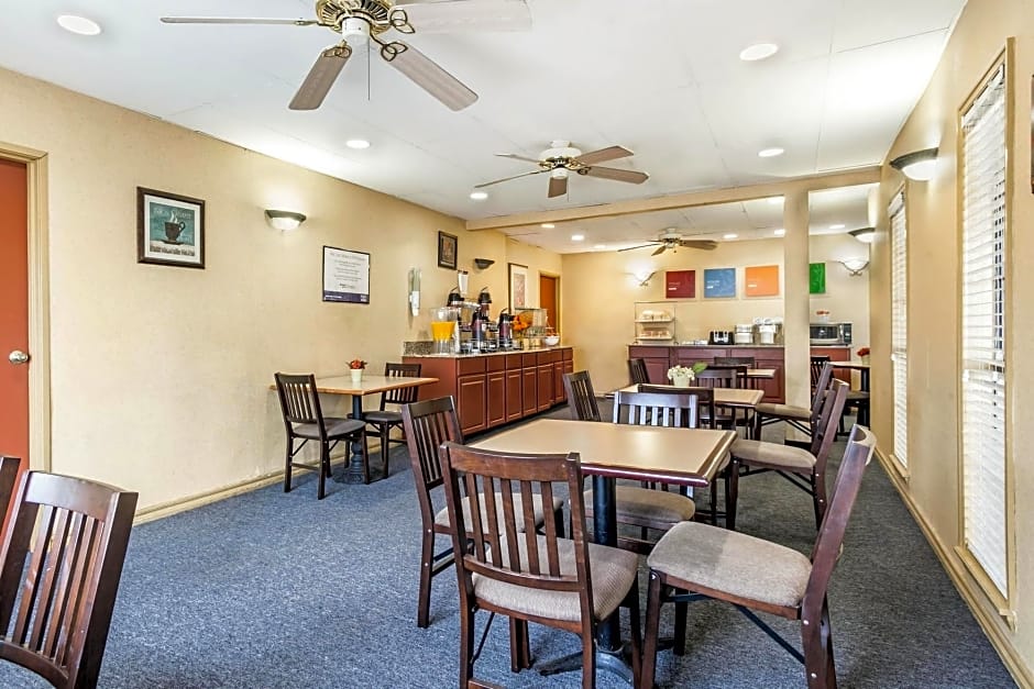 Rodeway Inn & Suites East/I-44