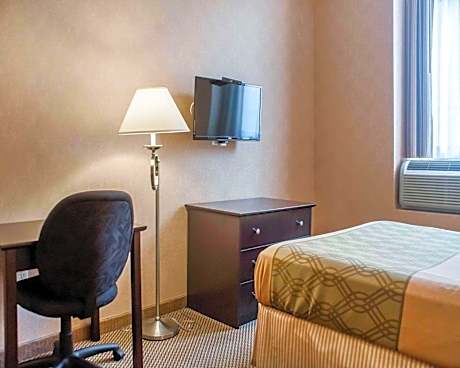 Queen Room - Non-Smoking