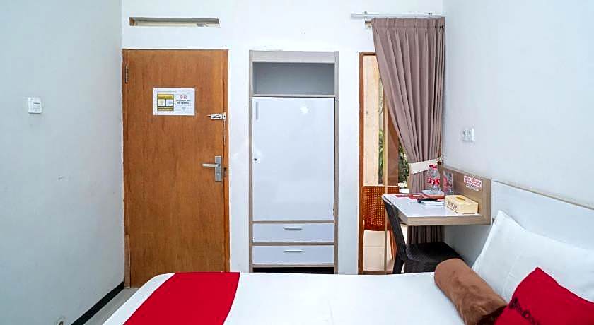 RedDoorz Syariah near Transmart MX Malang