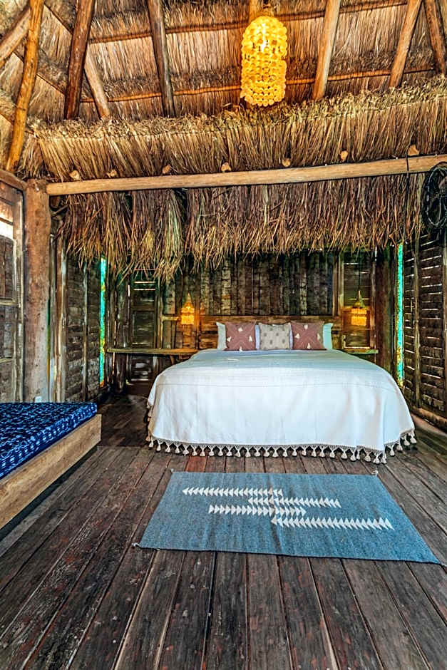 La Embajada Universal The Eighth Color of Bacalar