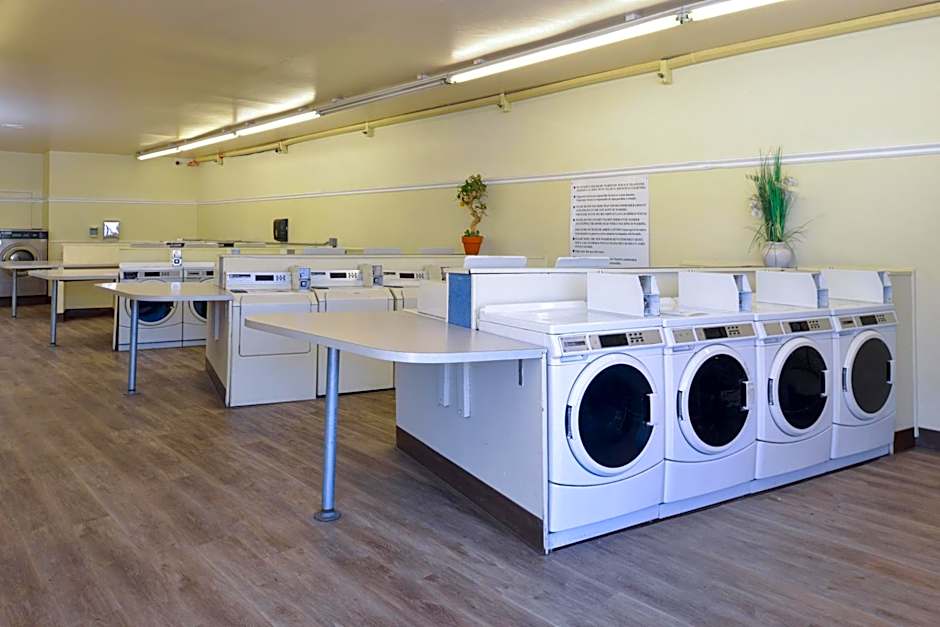 Edgewater Inn and Suites