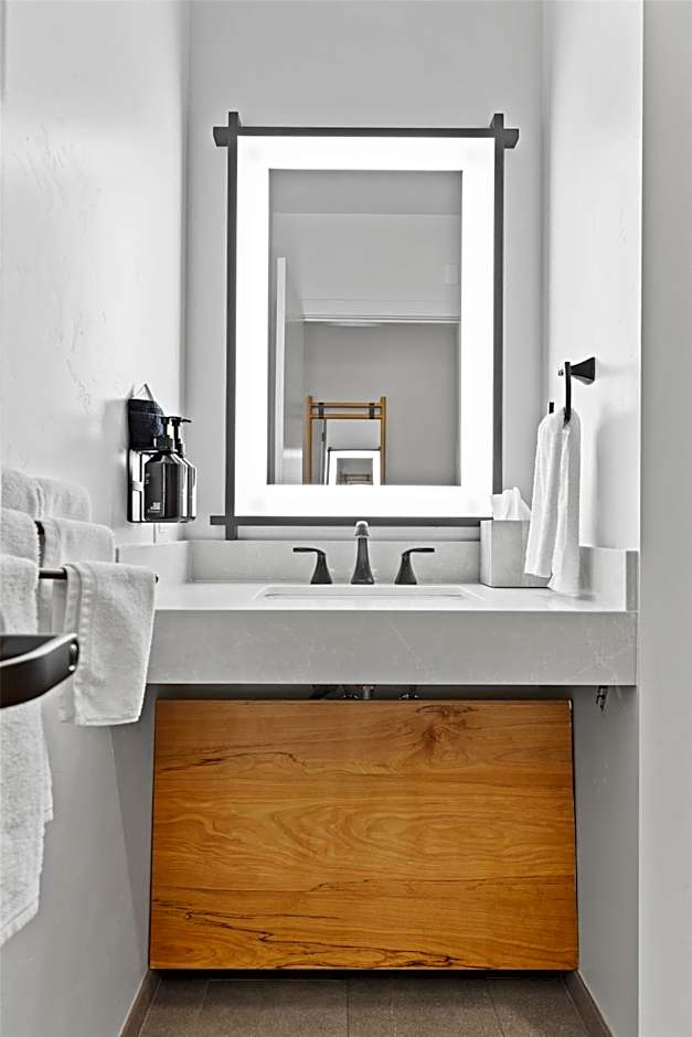 Hotel De Novo, Tapestry Collection by Hilton