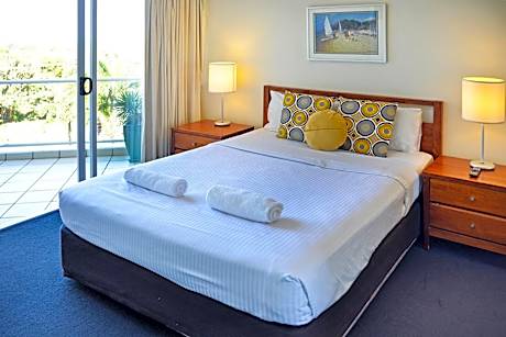 Deluxe Two-Bedroom Apartment with Private Rooftop