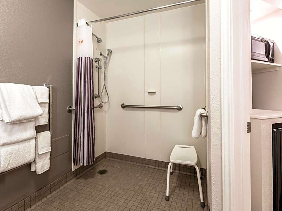 La Quinta Inn & Suites by Wyndham Atlanta Alpharetta