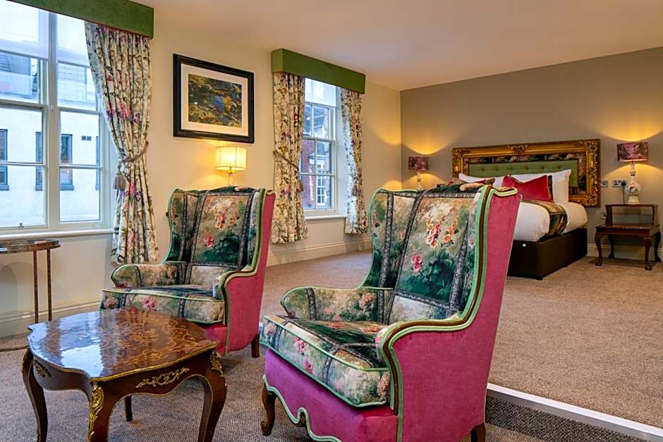 The Warwick Arms Hotel