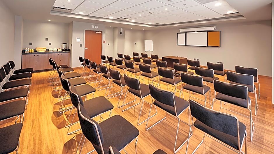 City Express Suites by Marriott Queretaro