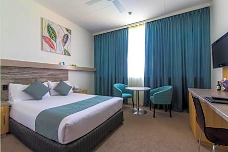 Standard Queen Room - Non-Smoking