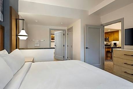 One-Bedroom Villa with Fireplace and Roll-in Shower - Mobility Accessible