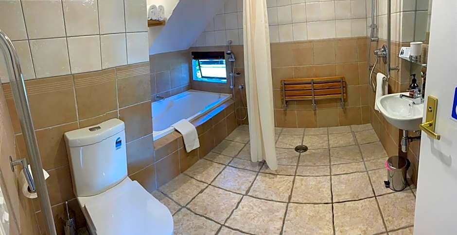 Manata Homestead & Lodge