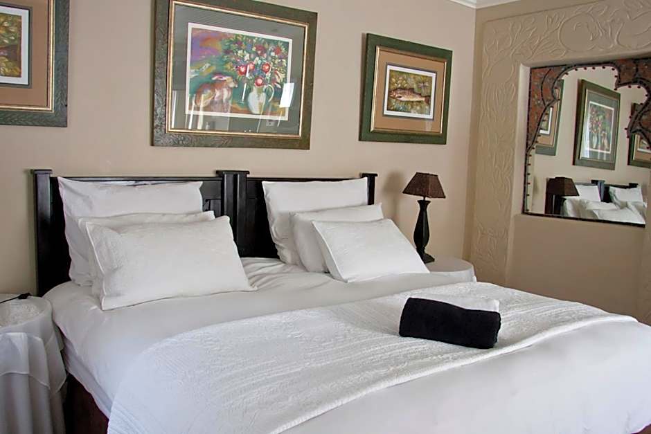 Izimbali Lodge and Restaurant