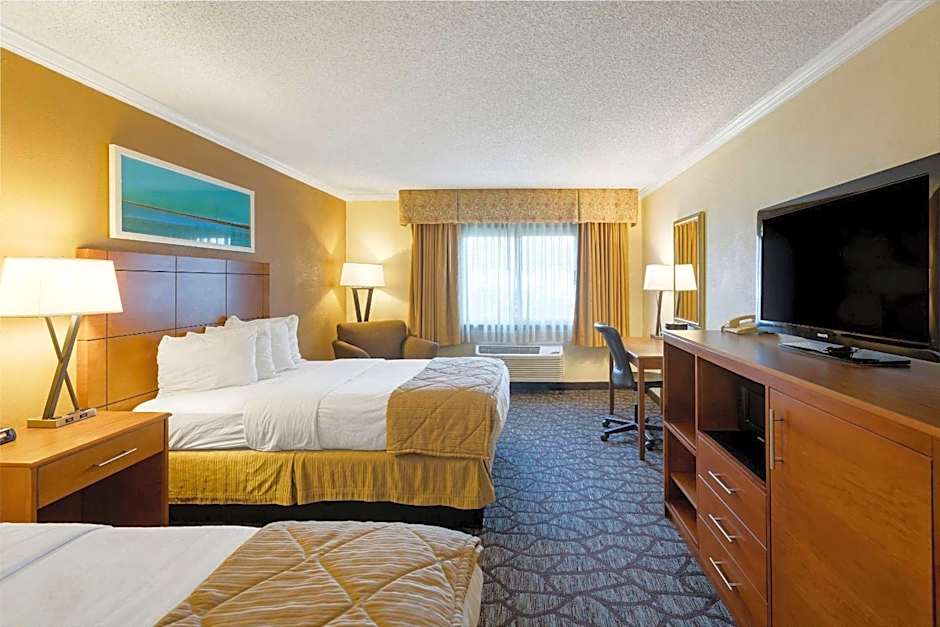Clarion Hotel Detroit Metro Airport