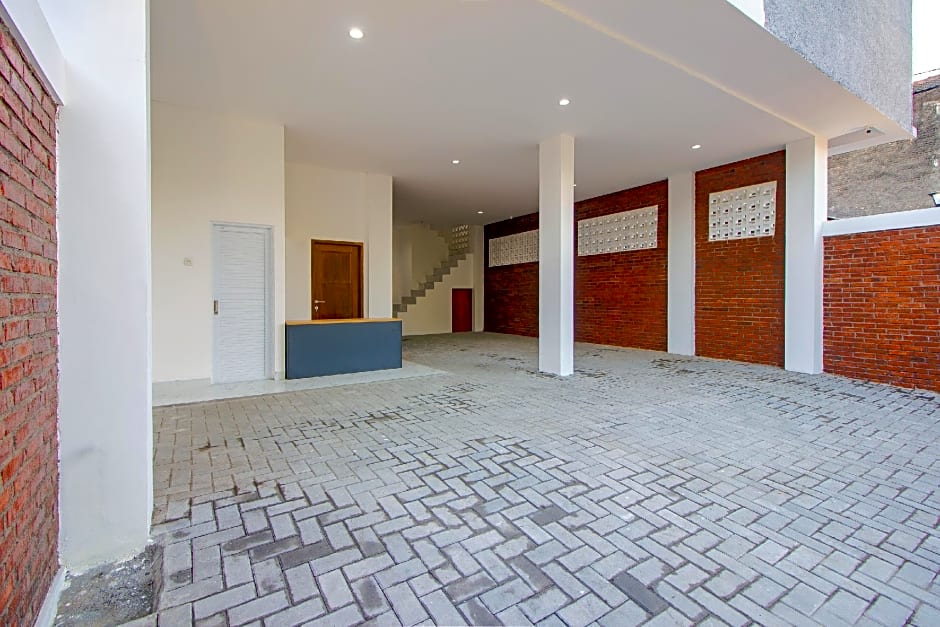 OYO 1319 88 Exclusive Residence