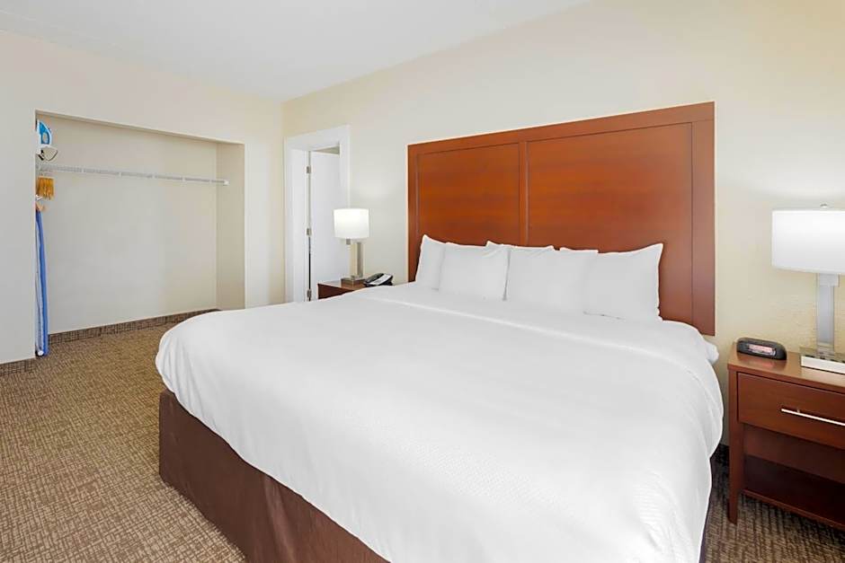Comfort Inn & Suites Wichita Northeast