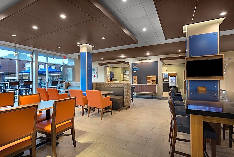 Holiday Inn Express And Suites Fayetteville South By IHG